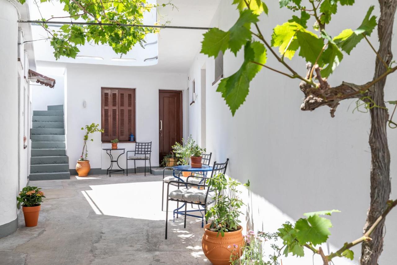 Uncle John'S Guesthouse Skopelos Exterior foto