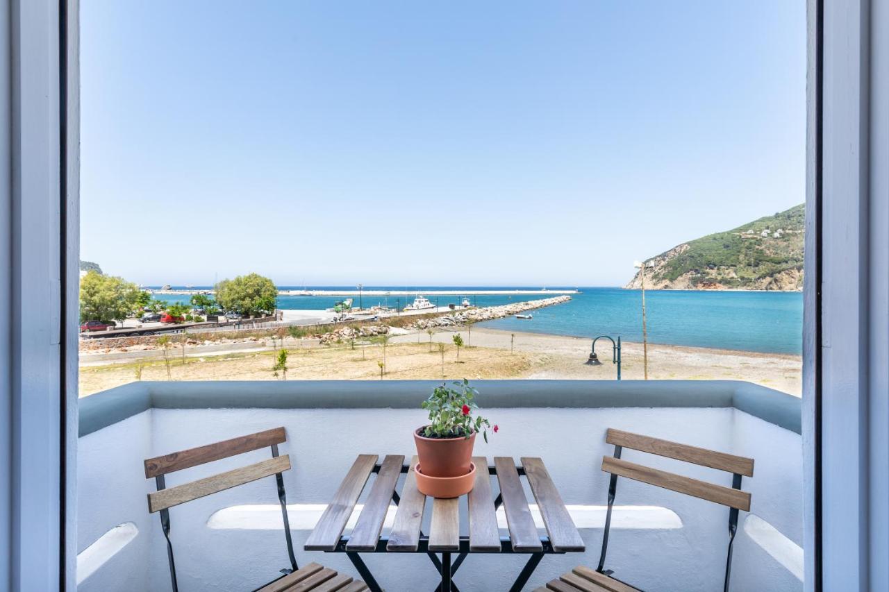 Uncle John'S Guesthouse Skopelos Exterior foto