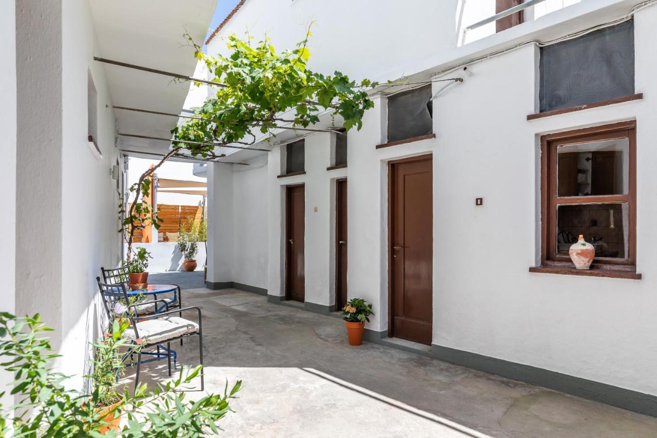 Uncle John'S Guesthouse Skopelos Exterior foto